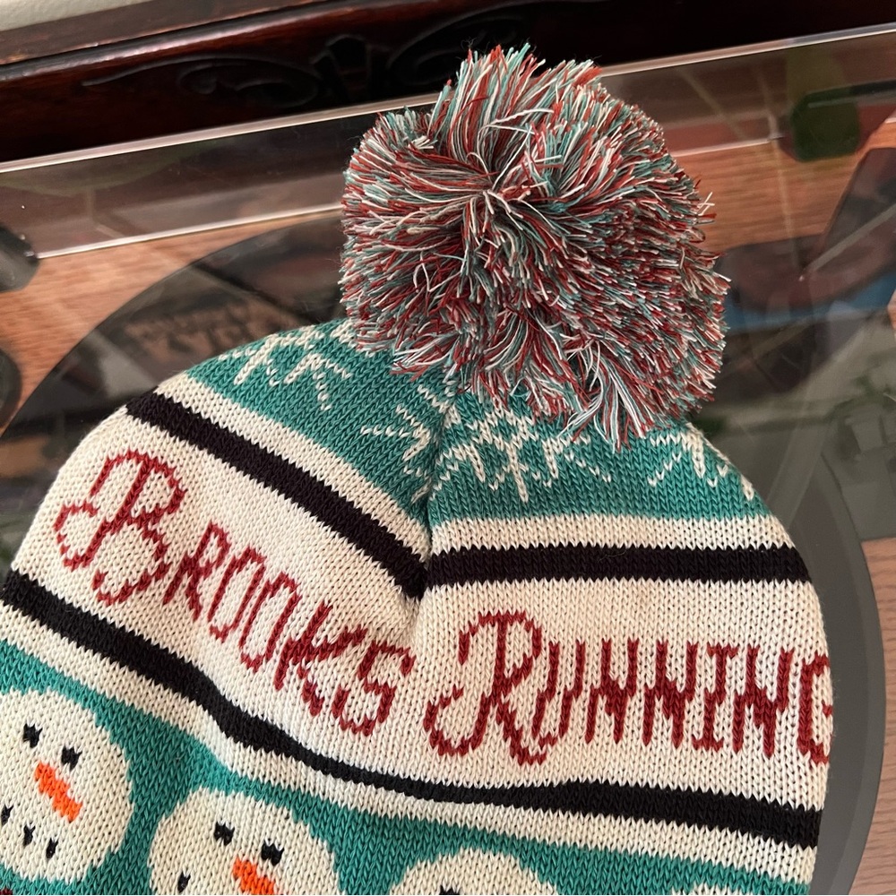 ☃️ Brooks Running Heritage Pom Beanie, Winter Hat, Brooks, NWT - Picture 5 of 8